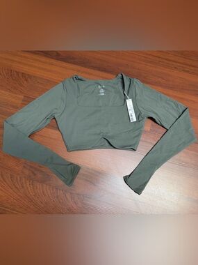 NWT Buffbunny Long Sleeve Scoop Neck Top - Green